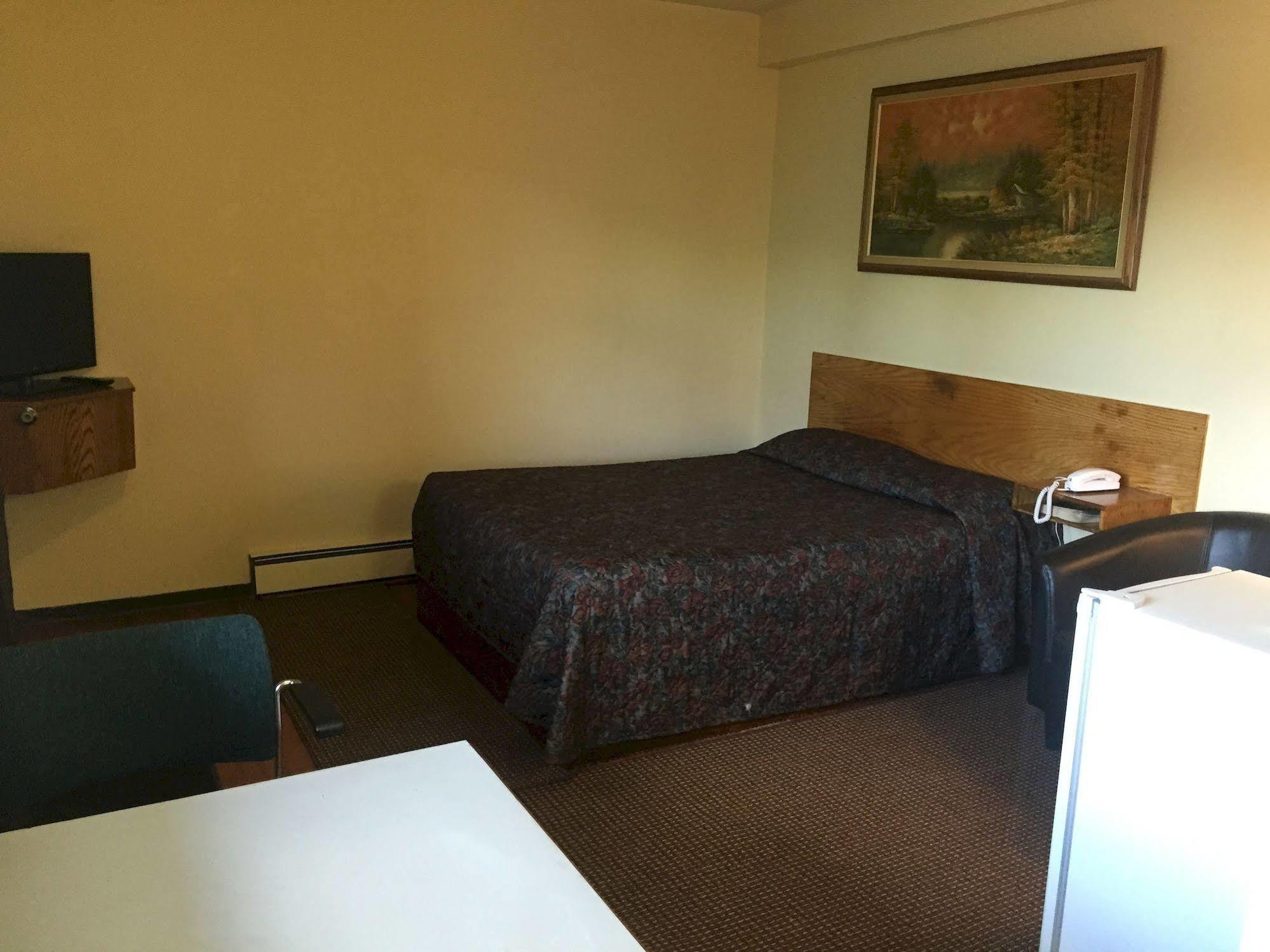Northern Lites Motel Yellowknife Dış mekan fotoğraf